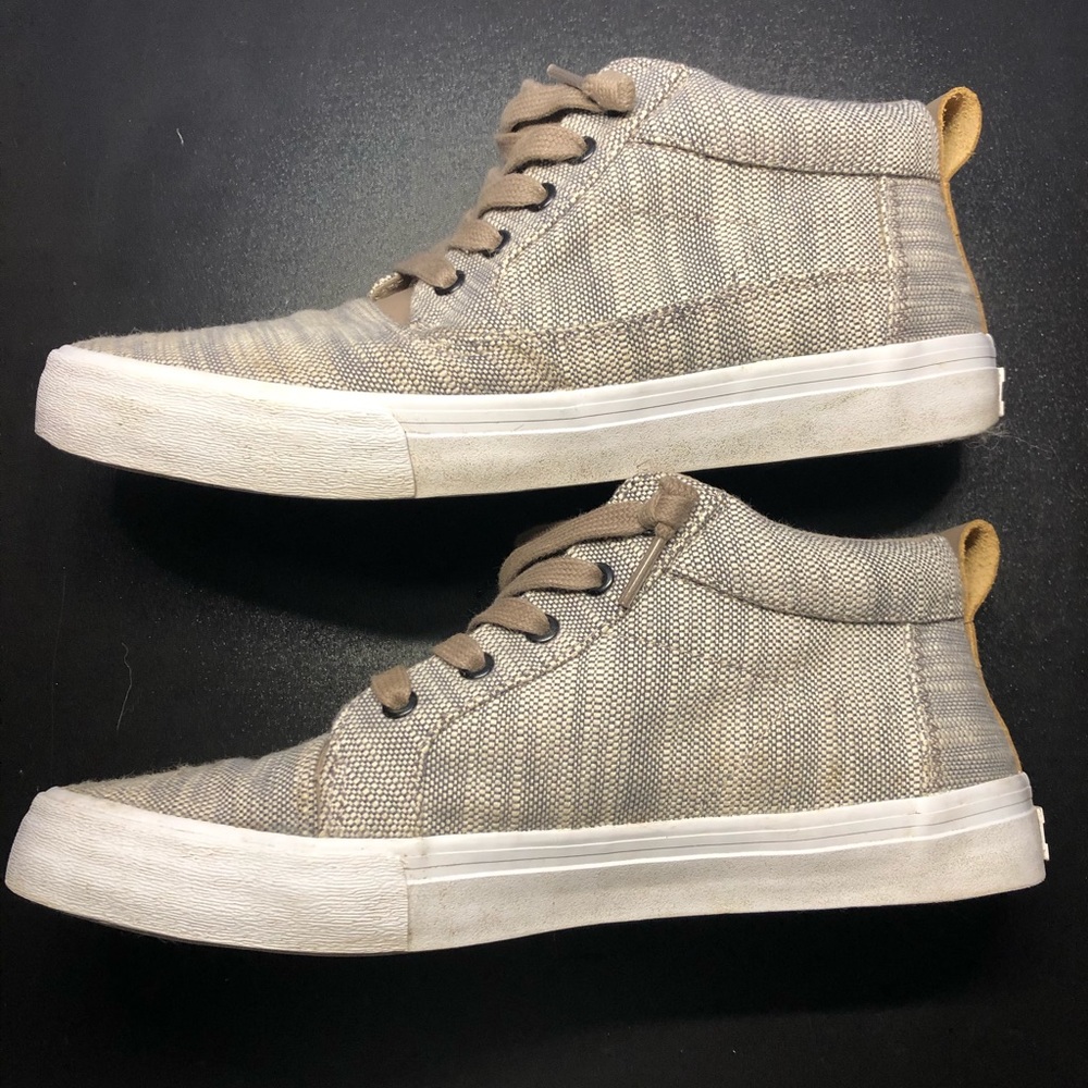 TOMS high top sneaker. Size 9